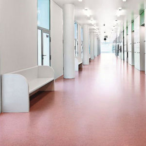 Linoleum-Bodenbelag / rutschfest / schalldämpfend / antibakteriell