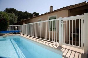 Schutzabsperrung / feststehend / Aluminium / für Schwimmbecken