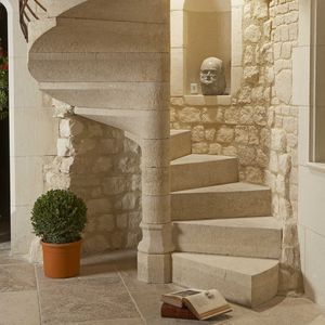 Wendeltreppe / Steinstufen / mit Setzstufe / traditionell