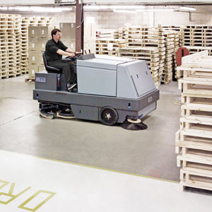 Aufsitz-Scheuersaugmaschine/Kehrsaugmaschine