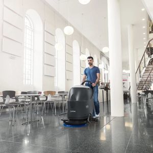 handgeführte Scheuersaugmaschine 1