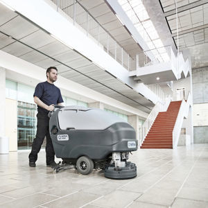 handgeführte Scheuersaugmaschine 1