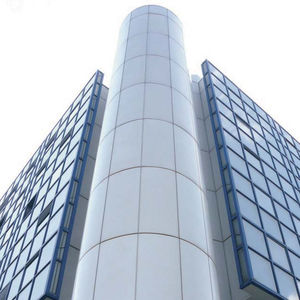 Hinterlüftete Fassade / anodisiertes Aluminium 1
