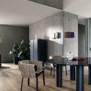moderner Stuhl 1