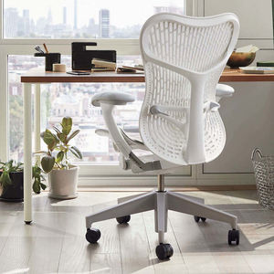 Arbeitstisch / minimalistisches Design 1