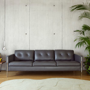 schwarzes Sofa