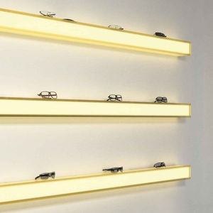 wandmontierte Regale