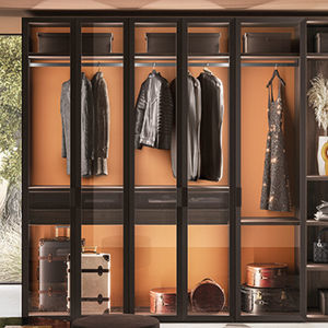 Glas-Kleiderschrank