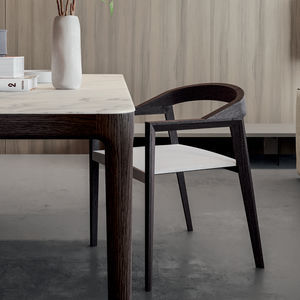 moderner Stuhl 1