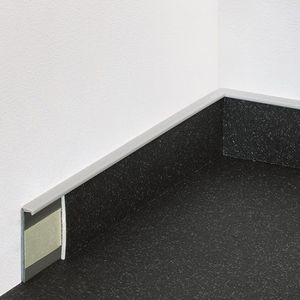 weiße Zierleiste 1