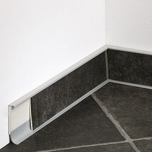 weiße Zierleiste 1
