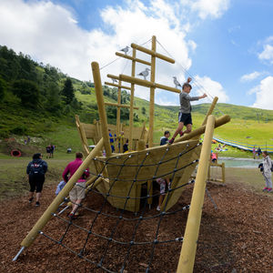 Holz-Spielplatzgerät