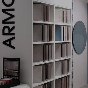 moderner Vitrinenschrank