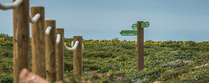 bodenstehendes Schild