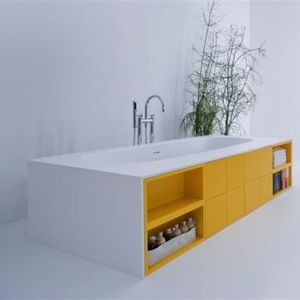 Badewanne / integrierter Stauraum