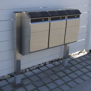 wandmontierter Briefkasten