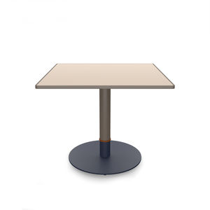 Aluminium-Tisch