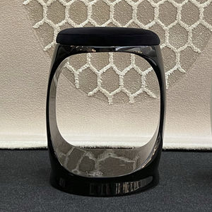 moderner Hocker