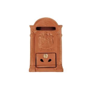 wandmontierter Briefkasten