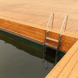 schwimmendes Schwimmbecken