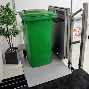 Plattform-Treppenlift / für Lagerhallen