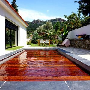 Schwimmbecken / verstellbarer Boden