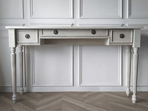 bodenstehender Schreibtisch