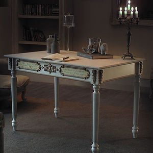 bodenstehender Schreibtisch