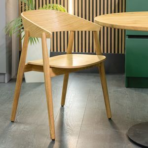 moderner Stuhl 1