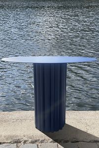 moderner Tisch
