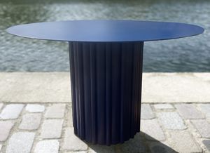 moderner Tisch