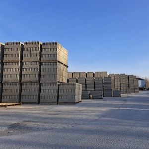 hohler Betonstein 1