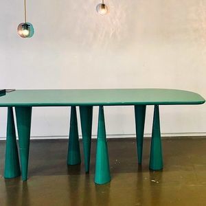 Design-Esstisch
