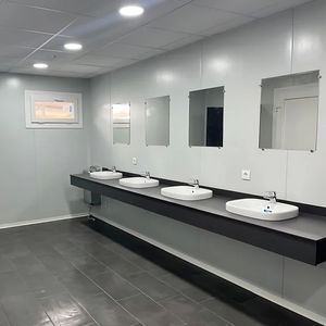 Öffentliche Toilette / Mehrfach