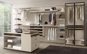 moderner begehbarer Kleiderschrank
