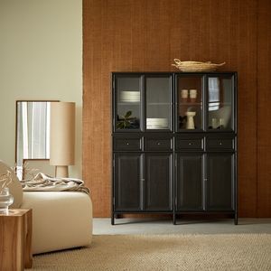 klassischer Geschirrschrank