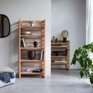 wandmontiertes Bücherregal