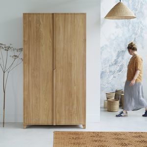moderner Kleiderschrank