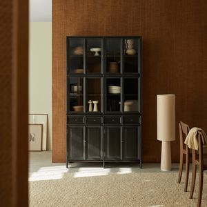 klassischer Geschirrschrank