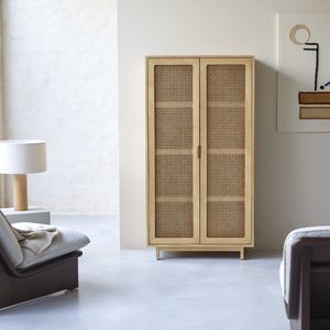 moderner Kleiderschrank