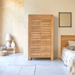 moderner Kleiderschrank