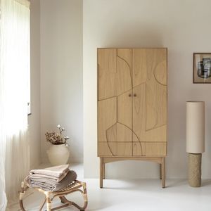 moderner Kleiderschrank