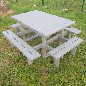 moderner Picknicktisch