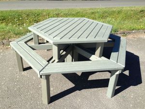 moderner Picknicktisch