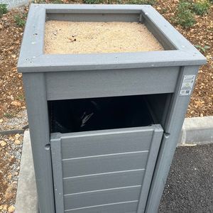 Metall-Aschenbecher