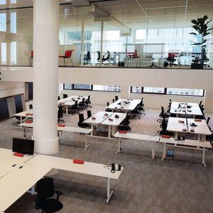Schreibtisch für Open Space / Stahl / Melamin / modern
