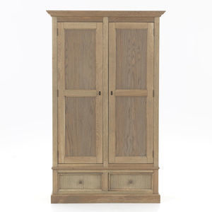 klassischer Kleiderschrank