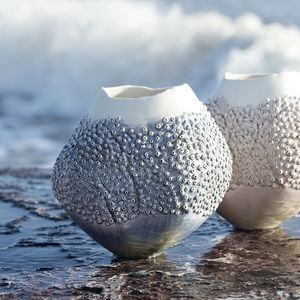 moderne Vase / Porzellan / handgefertigt