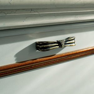 Stil-Möbelknopf / Bronze