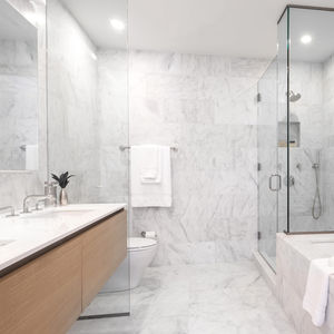 modernes Badezimmer